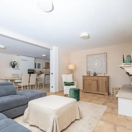 Patrizia-luxury House Apartment